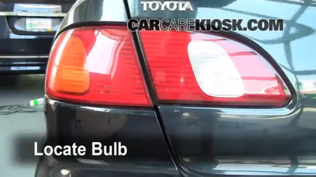 1999 Toyota Corolla CE 1.8L 4 Cyl. Éclairage Feu stop (remplacer ampoule)